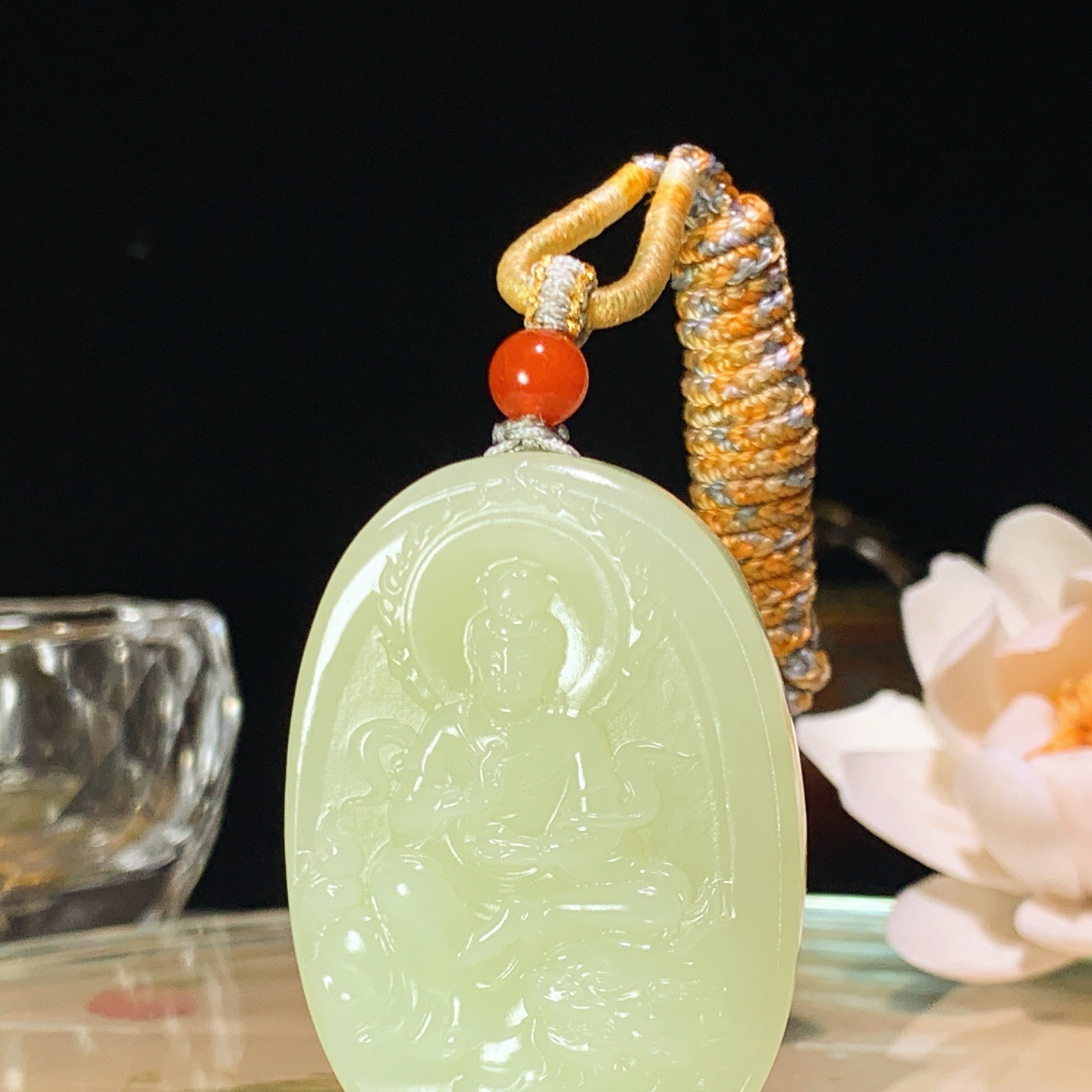 新疆和田玉若羌黄口料文殊菩萨挂件！尺寸50/34/11重42.5克 玉质细腻油润。手推出油。佩戴高端典雅。lt260509