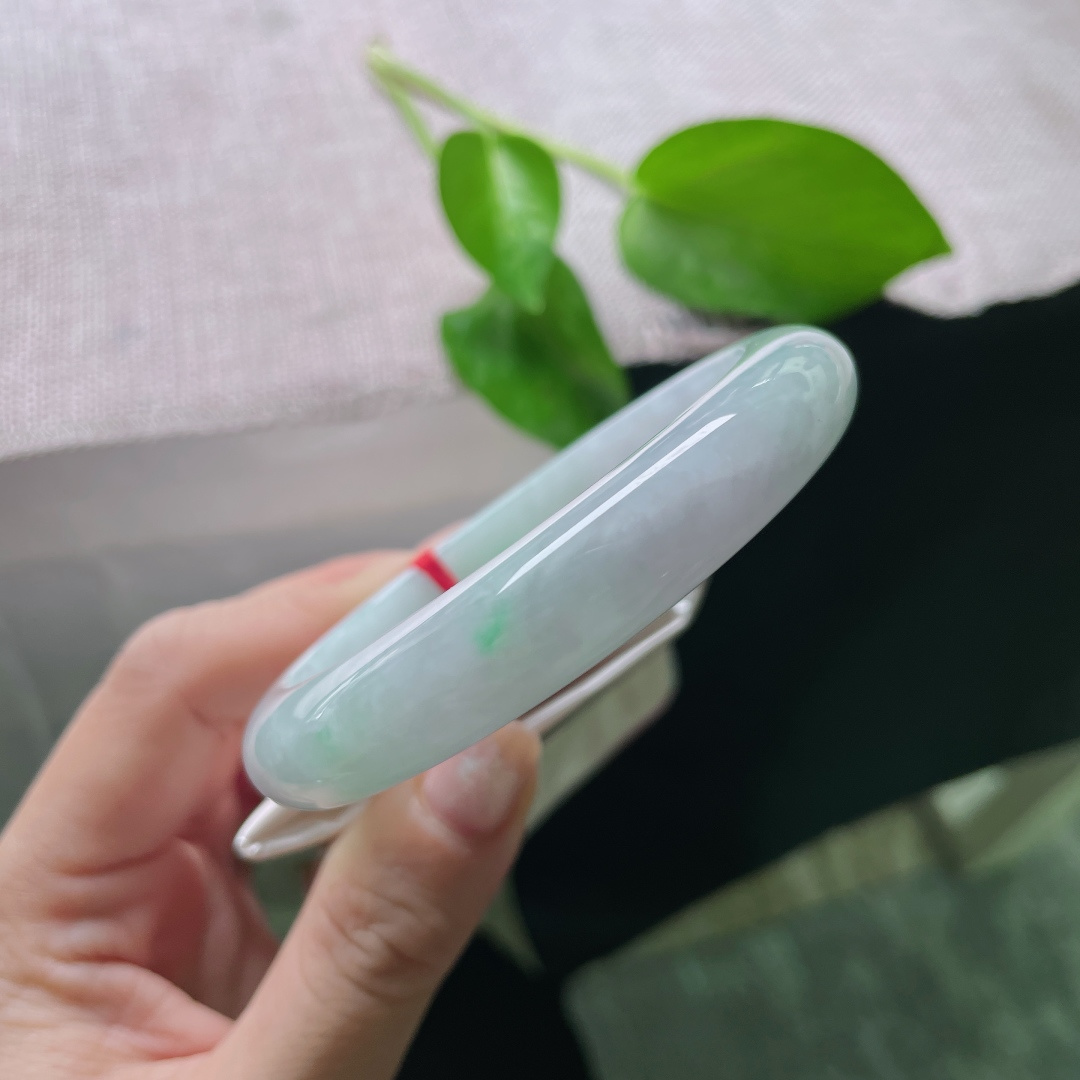 59.3/10.3/8.3飘绿正圈，温润质地，种老，腕间斗艳，自有风骨，有棉线，ss54735a