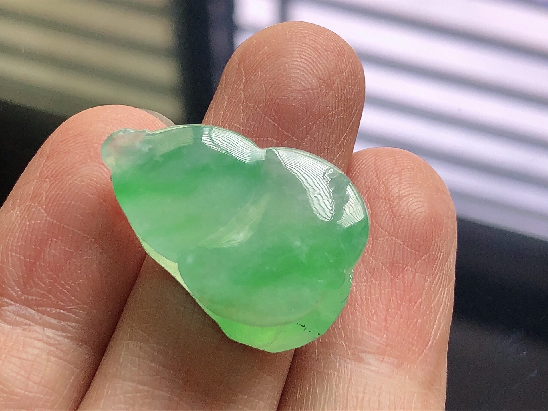 ️ 冰种阳绿葫芦， 色泽艳阳，通透水润，玉质细腻，夺目迷人，镶嵌效果，品相，无裂，尺寸26.3*17.8*8.3