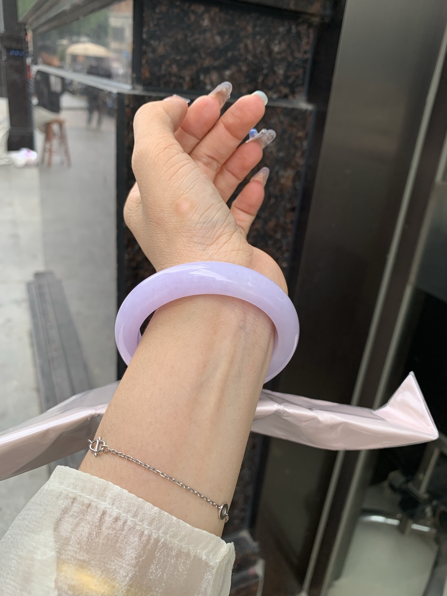 正圈 0509-N666 打灯细纹，底妆水润，满圈吸睛抢眼，浪漫迷人，仙气飘飘，优雅高贵显气质，感满满，满满底色均匀不失色，不同光线不一样视觉感受