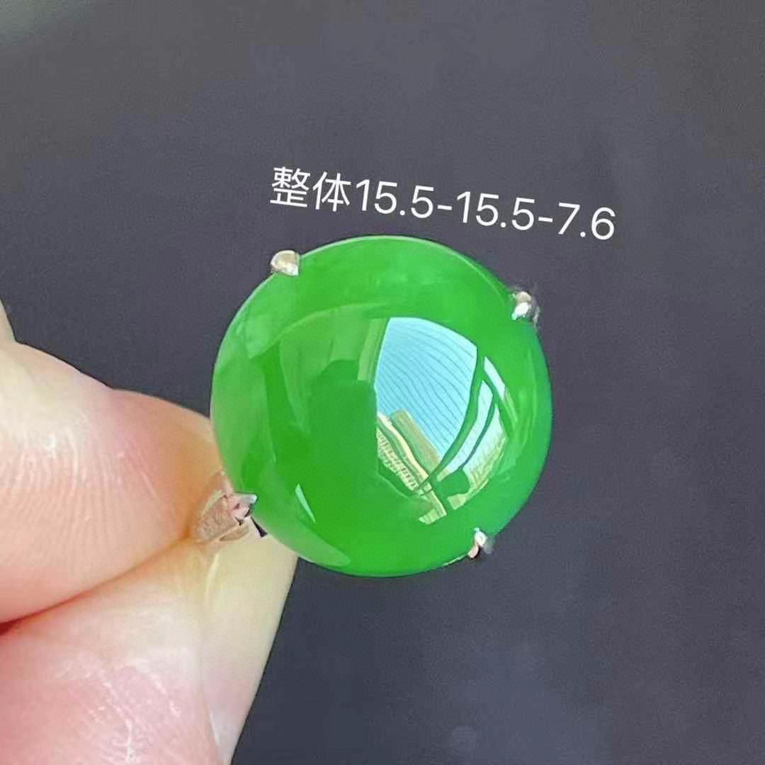 ️ 满色辣绿蛋面戒指 大气尺寸 15.5-15.5-7.6 细腻水润 翠色浓郁 无裂
