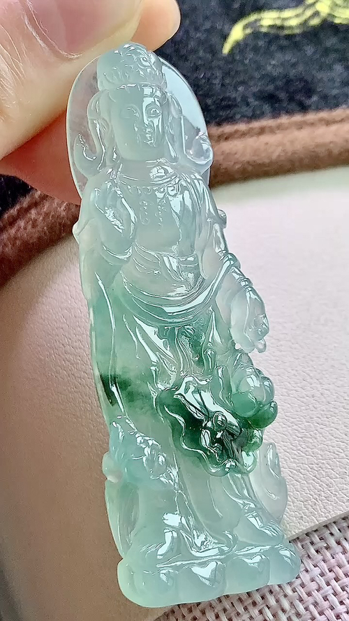 ️天然翡翠，飘花站观音，胶感十足，无裂，尺寸68.3-22.6-6.6 xf58