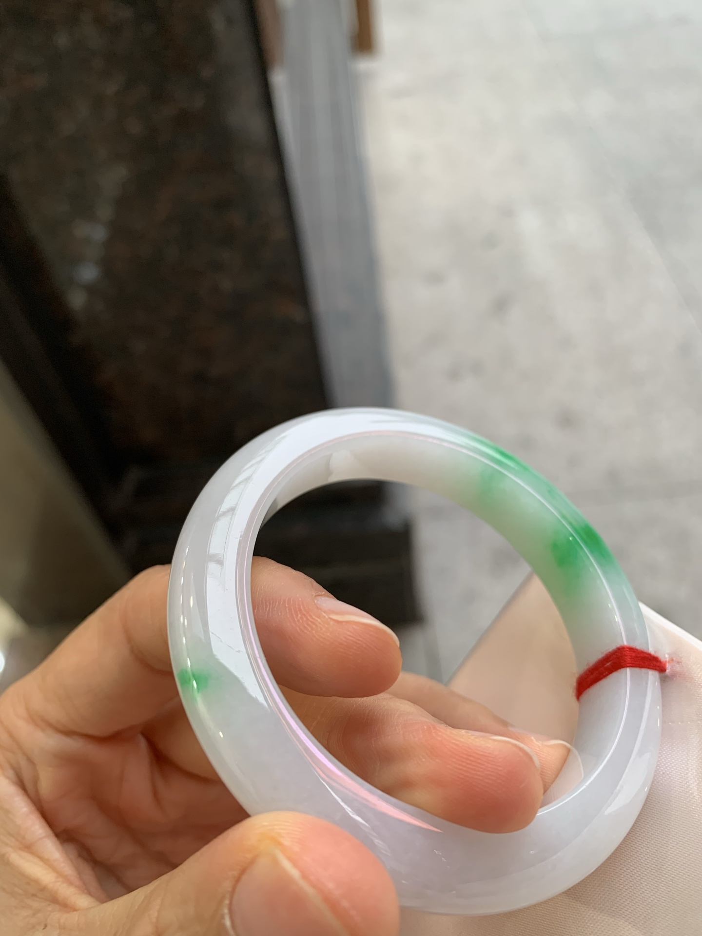 正圈飘绿 微瑕疵微扣 尺寸：52.8/11.4/9 清爽色辣