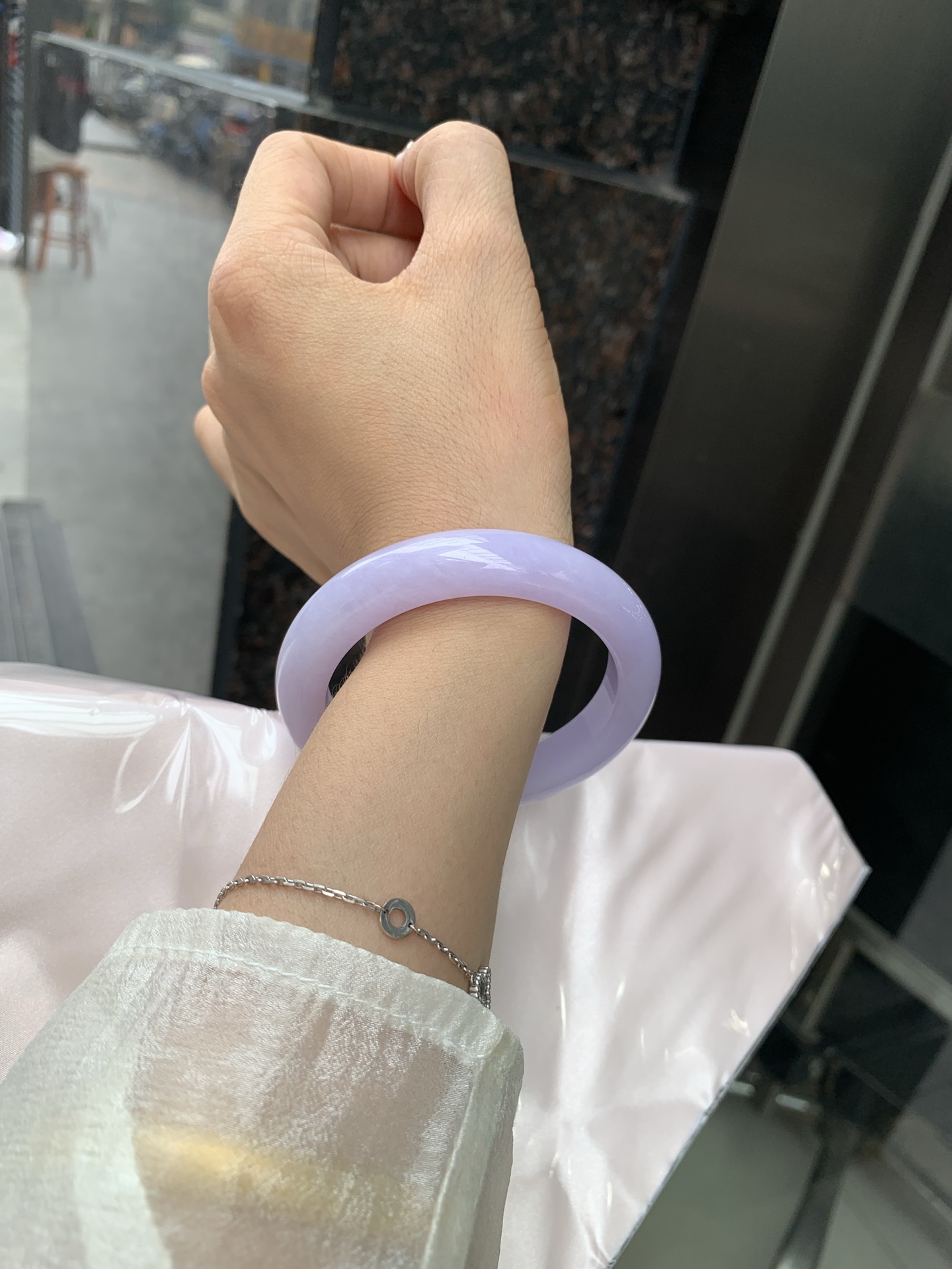 正圈 0509-N666 打灯细纹，底妆水润，满圈吸睛抢眼，浪漫迷人，仙气飘飘，优雅高贵显气质，感满满，满满底色均匀不失色，不同光线不一样视觉感受
