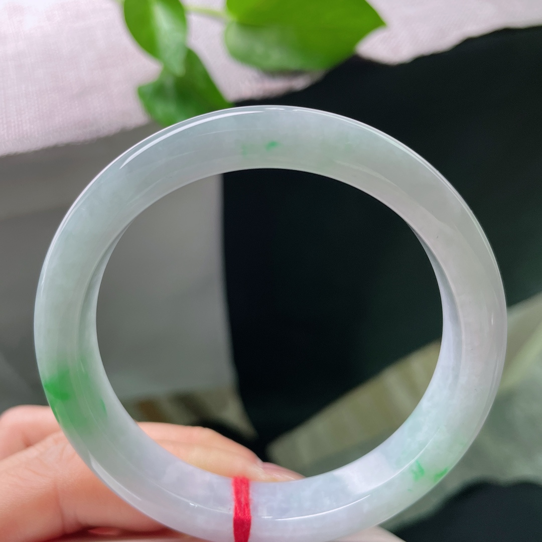 59.3/10.3/8.3飘绿正圈，温润质地，种老，腕间斗艳，自有风骨，有棉线，ss54735a