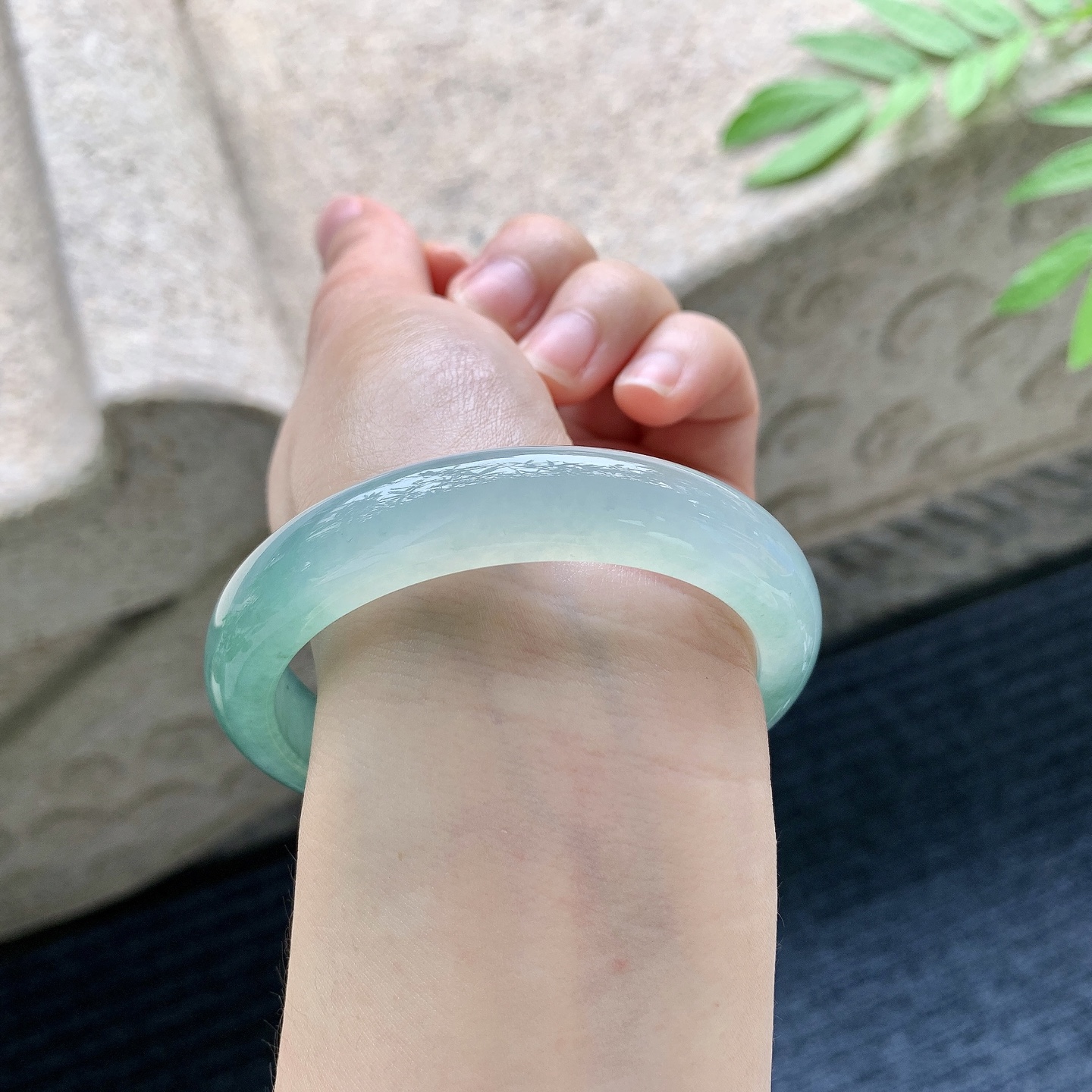 正圈55 56 圈口56.6/12/8 编码GL051029 冰糯油绿，水润，种老，细腻，无裂