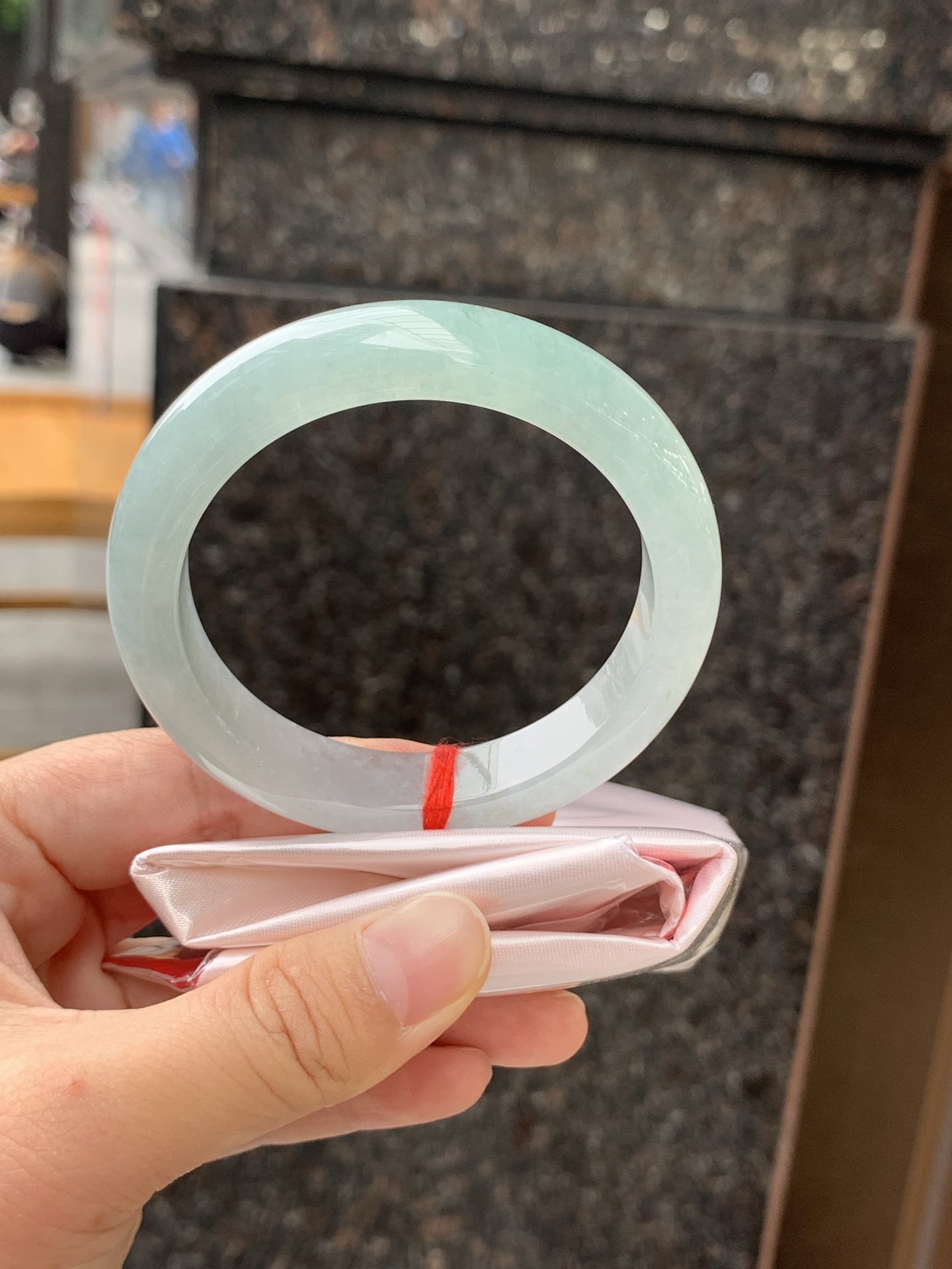 半山水正圈 0509-N664-4 无裂，底妆水润细腻，半山半水天然意境，上手不挑皮，自带清冷感，低调不张扬，越看越有味道