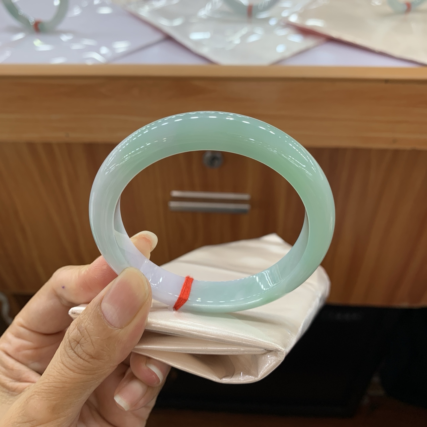 051007XY 湖水绿半山水正圈翡翠手镯 57.5-10.4-8.2