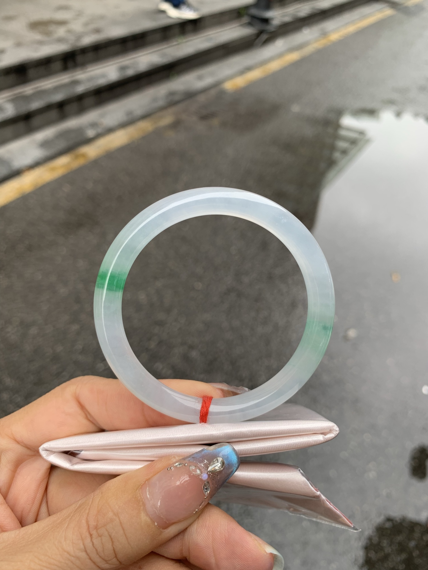冰飘绿美人条 51.5-7-7.1 0509-75766 无裂，底妆冰透起光，清爽的底子飘两抹绿花，