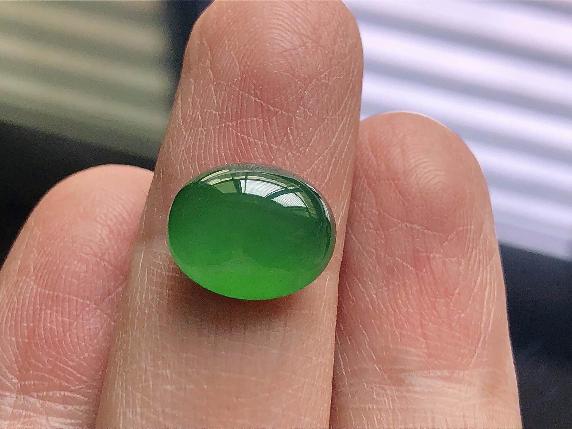️ 满色蛋面， 色泽极美，通透水润，玉质细腻，夺目迷人，镶嵌效果，品相，无裂，尺寸12.3*10.