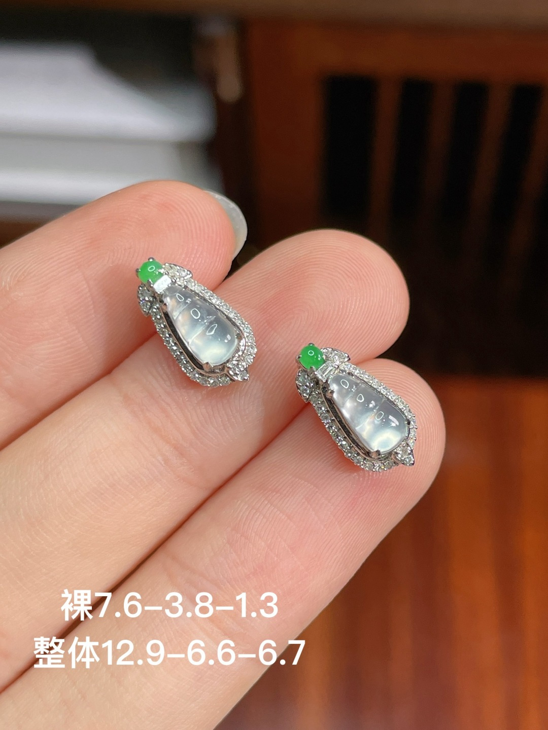 豆子耳钉 无裂,18k金镶嵌 强烈推荐，7.6-3.8-1.3