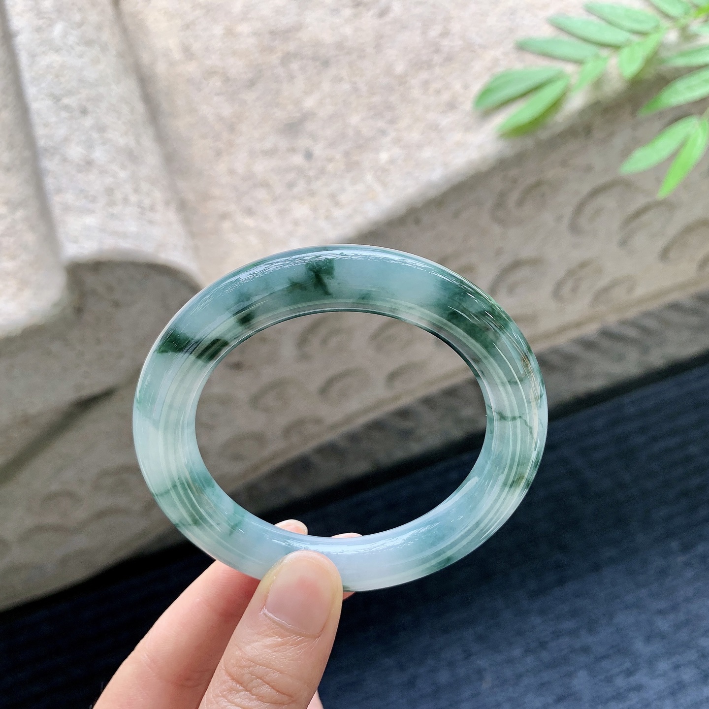 圆条53 54 圈口54.3/10.6/10.8 编码A1051019 细糯飘花，水润，种老，细腻，无裂