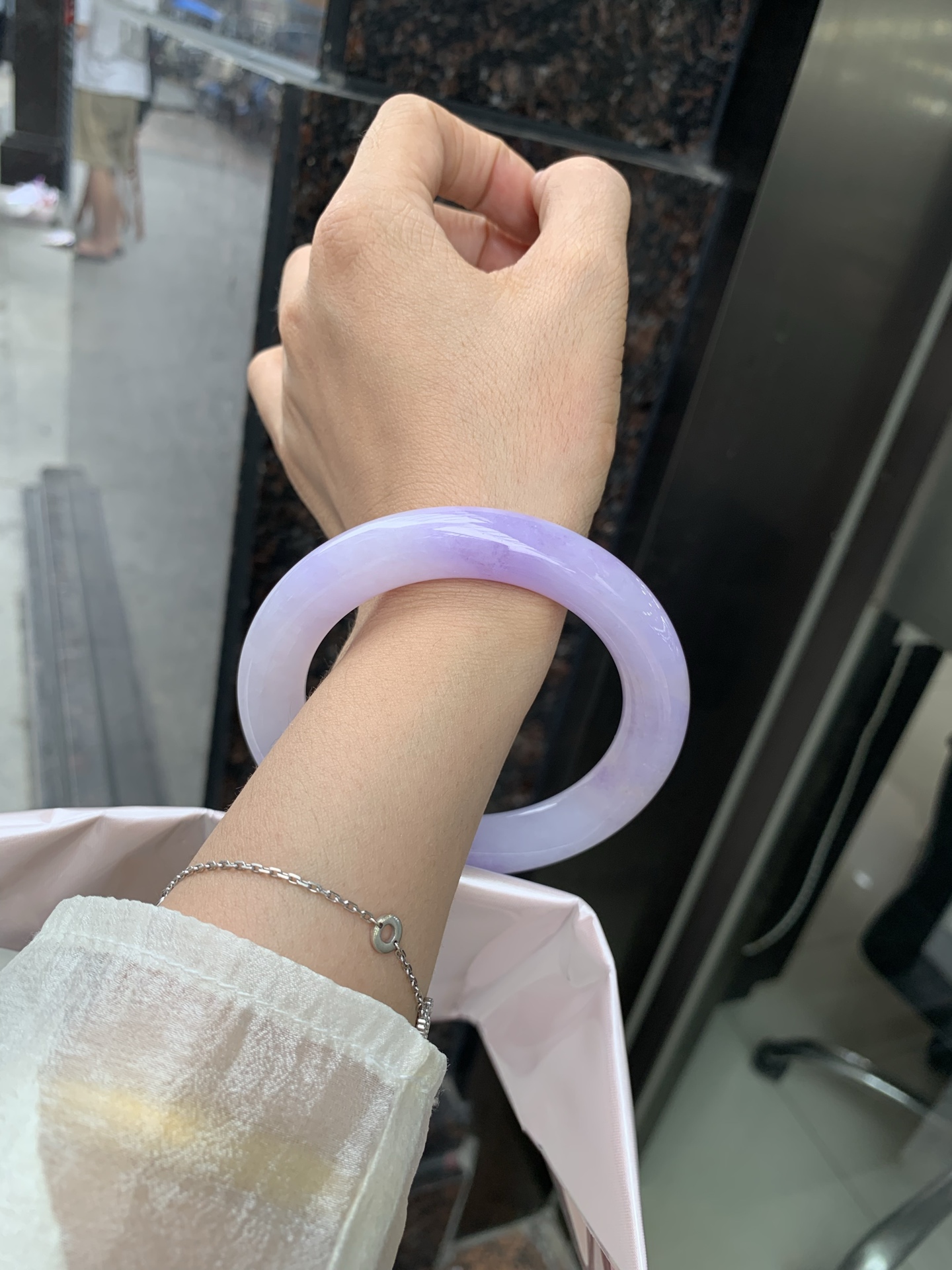 圆条 60.8-12-11.6 0509-N668 打灯细纹，底妆水润，一节圈吸睛抢眼，浪漫迷人，仙气飘飘，优雅高贵显气质，感满满，满满底色均匀不失色，不同光线不一样视觉感受