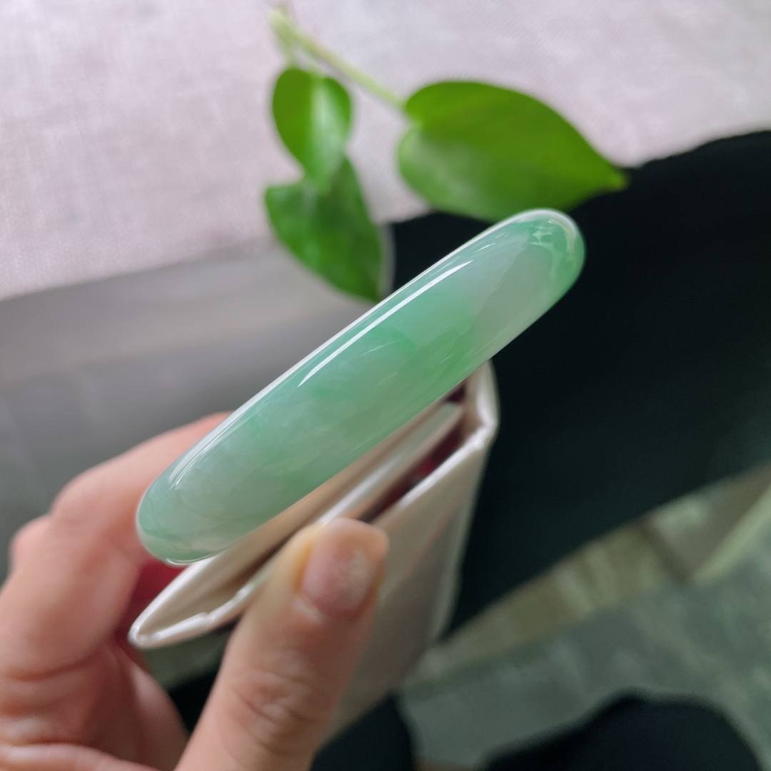 绿底正圈，水润细腻，温婉可人，贵气，皮纹，ss52479a