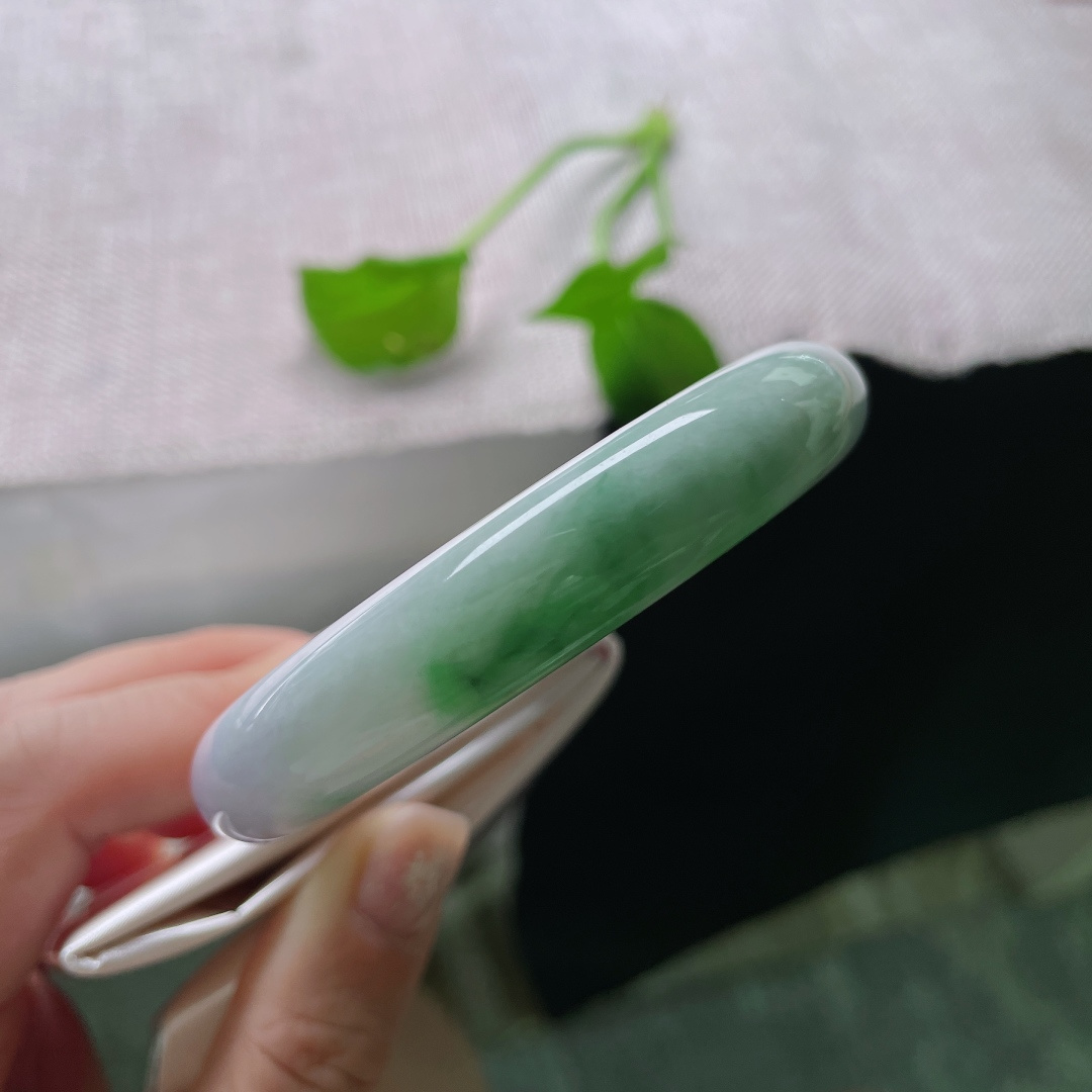 59.6/12.5/8.7春彩正圈，水润，青翠欲滴，一抹翠色入梦来，半抹温润醉春风，无裂，ss51090a