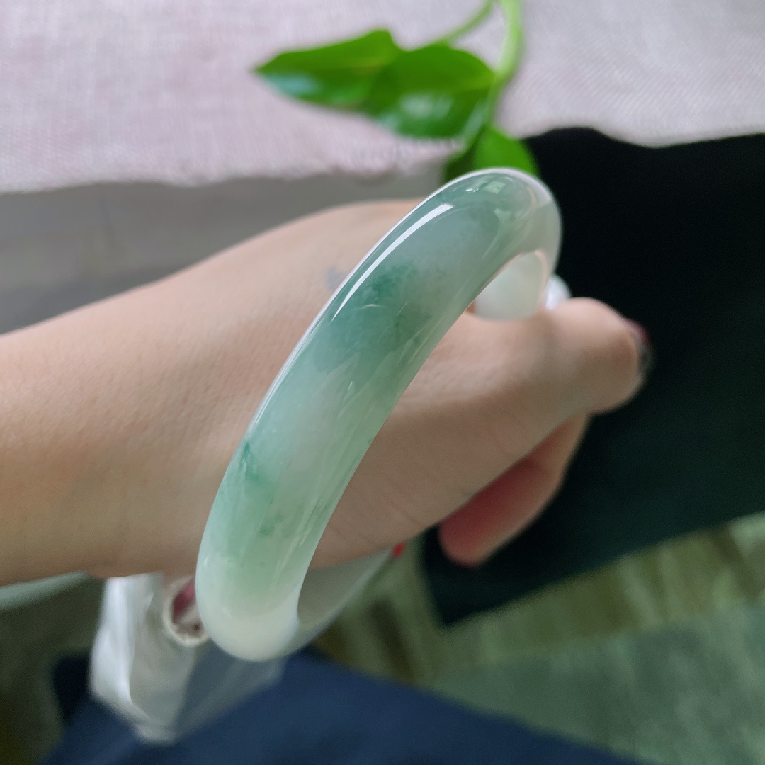 60/12.2/8.9飘花正圈，水润细腻，一抹飘花，婉间风华，贵气，无裂, ss50344a