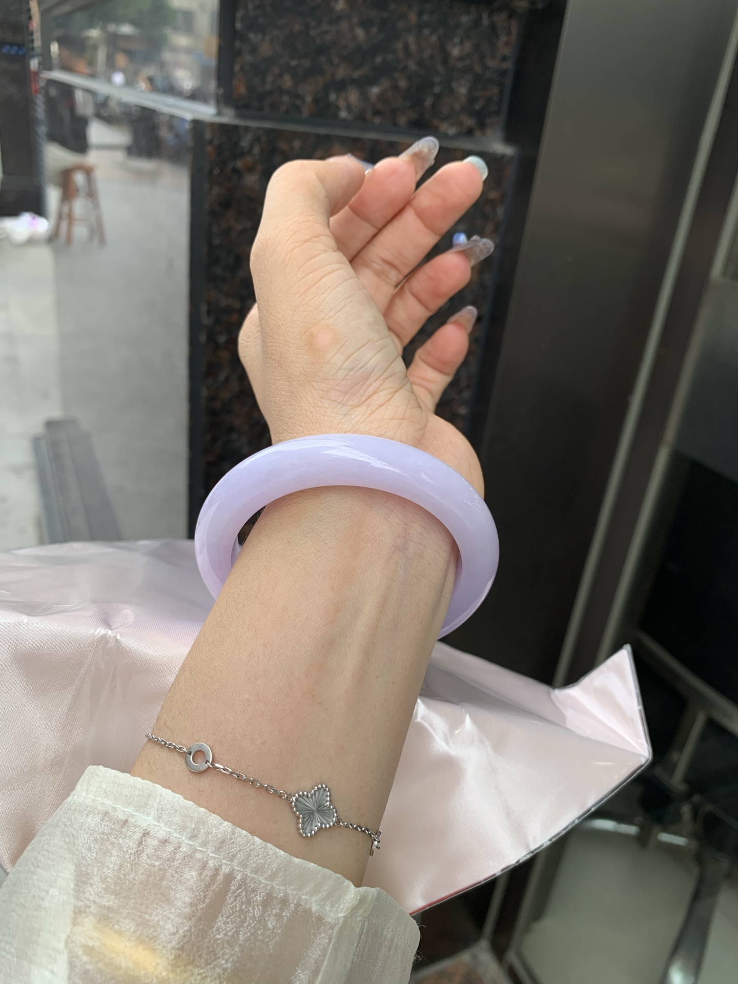 正圈 0509-N666 打灯细纹，底妆水润，满圈吸睛抢眼，浪漫迷人，仙气飘飘，优雅高贵显气质，感满满，满满底色均匀不失色，不同光线不一样视觉感受