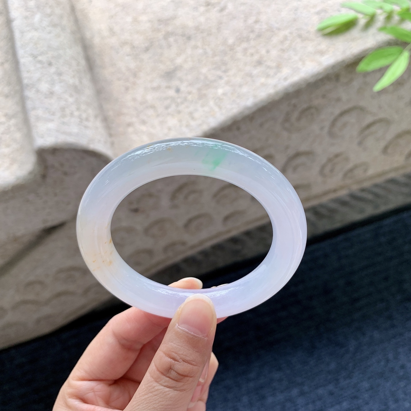 圆条53 54 圈口54/10/10.5 编码BA042402 糯冰三彩，水润，种老，细腻，打灯有纹线