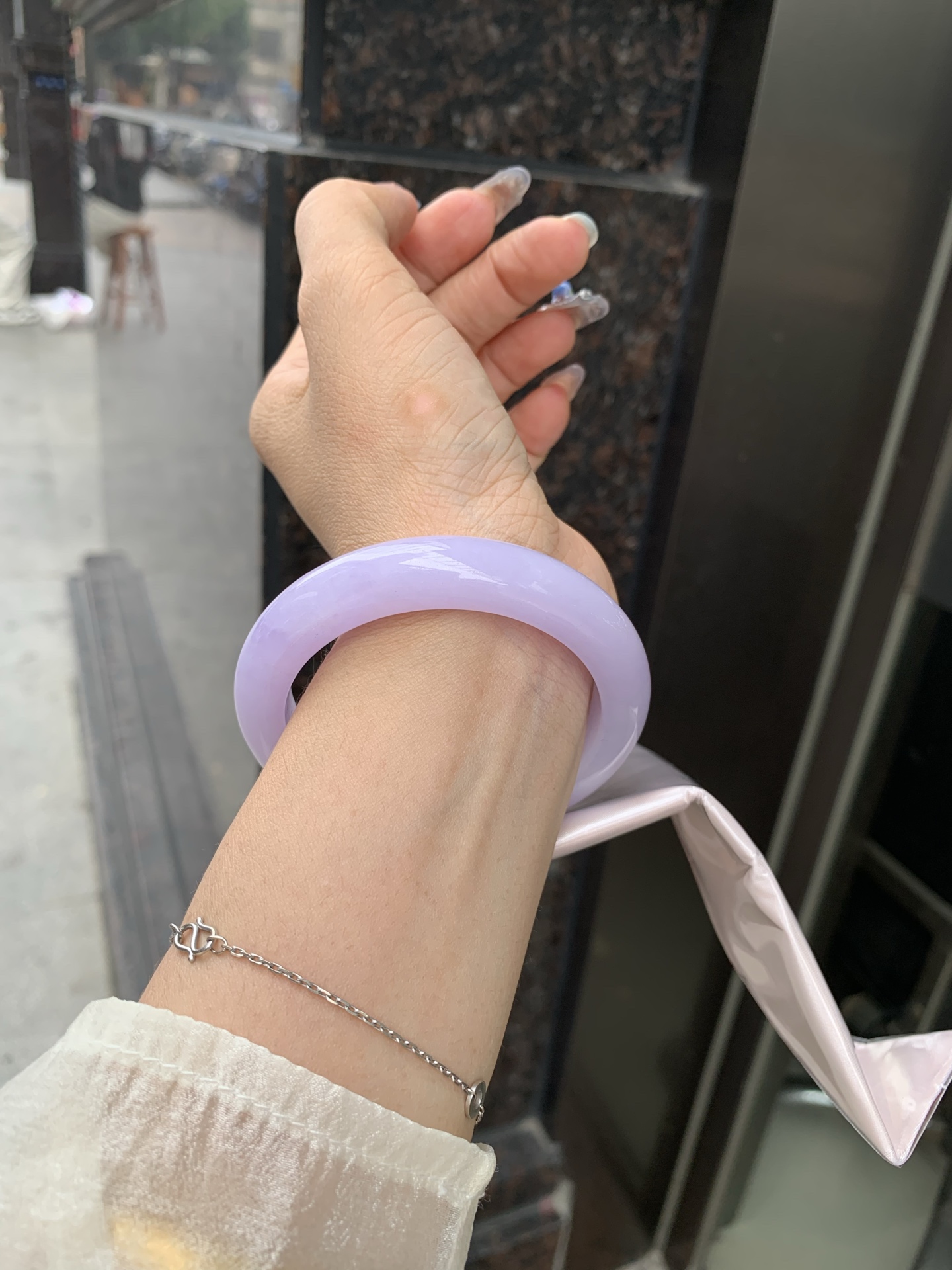 正圈 0509-N666 打灯细纹，底妆水润，满圈吸睛抢眼，浪漫迷人，仙气飘飘，优雅高贵显气质，感满满，满满底色均匀不失色，不同光线不一样视觉感受
