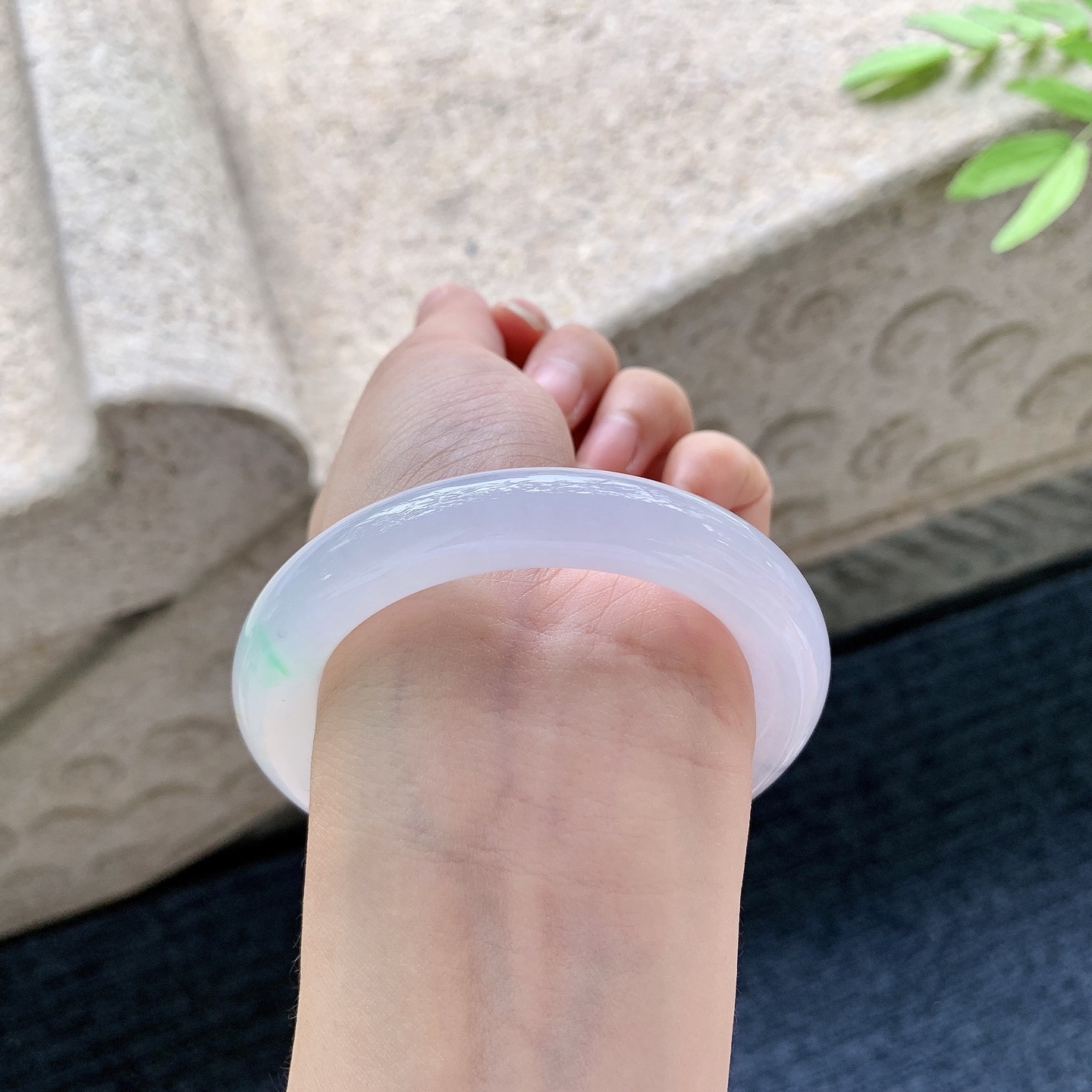 圆条53 54 圈口54/10/10.5 编码BA042402 糯冰三彩，水润，种老，细腻，打灯有纹线