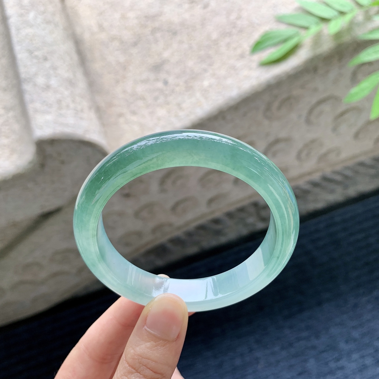 正圈55 56 圈口56.6/12/8 编码GL051029 冰糯油绿，水润，种老，细腻，无裂