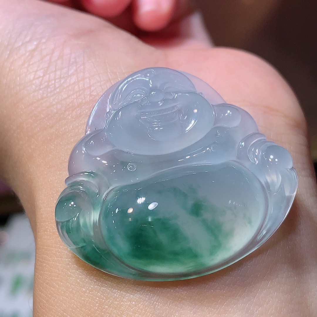 超值 29200 冰种飘花佛公挂件。冰润通透，种老油润起胶，佩戴优雅气质 货号77506，34.9-38.6-7.9
