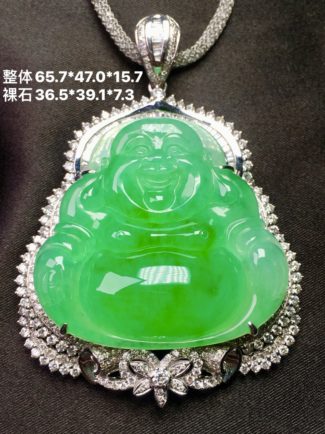 款式时尚精美，18K真金南非真钻石镶嵌，天然翡翠Ａ货，口头不预留，65.7-47.0-15.7