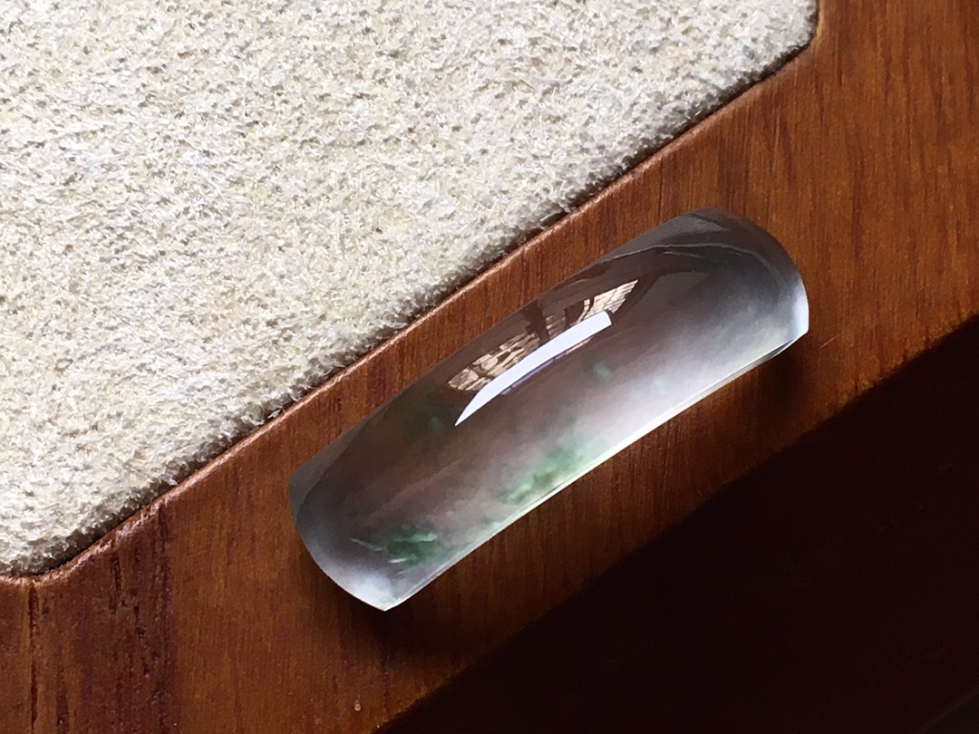 ️ 玻璃种飘花马鞍 冰透起光感，飘花色泽漂亮，尺寸20.7*6*4