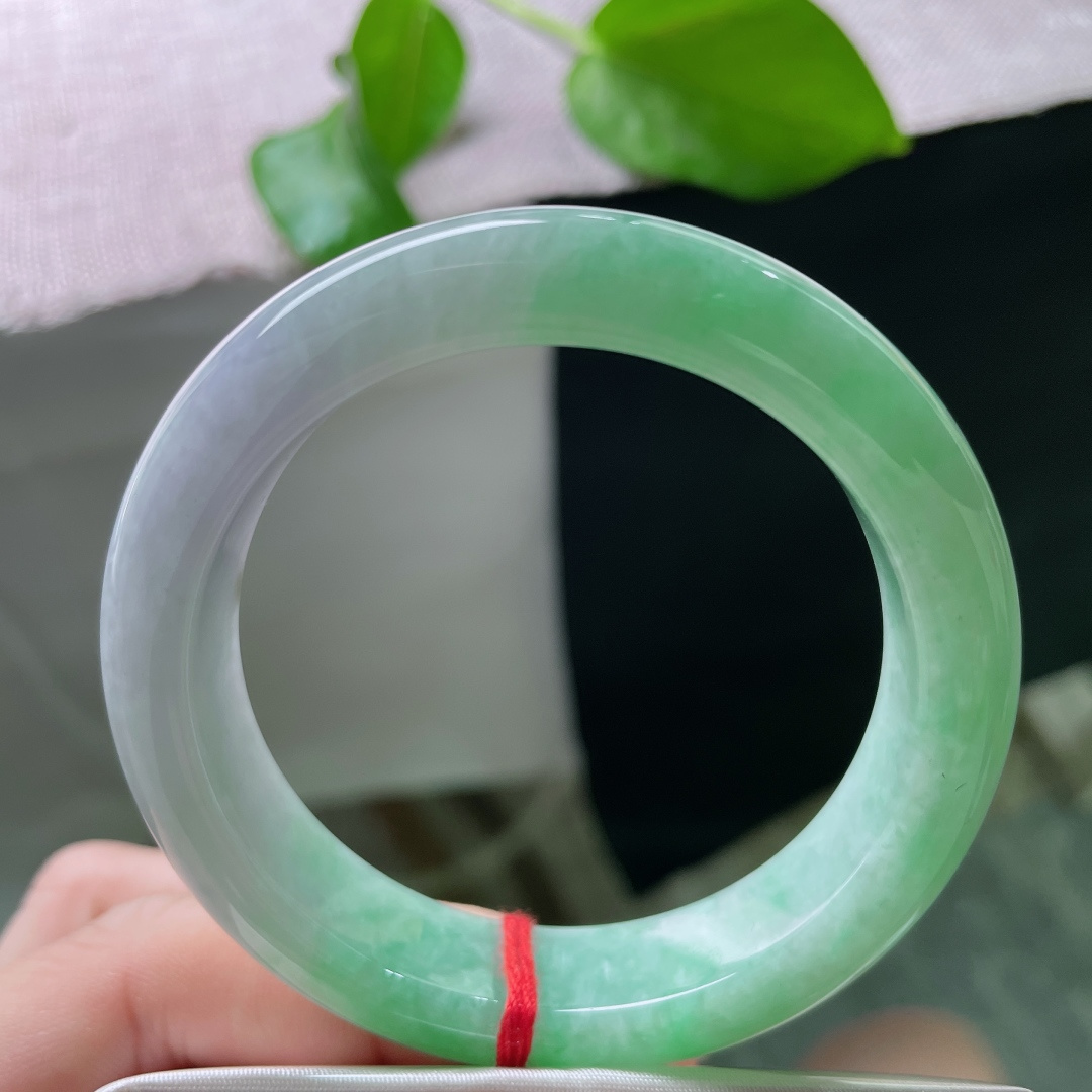 53/12.8/8.8，飘绿，水润，正圈，春色满园，贵气，优雅，一点棉线，无裂，ss54741a