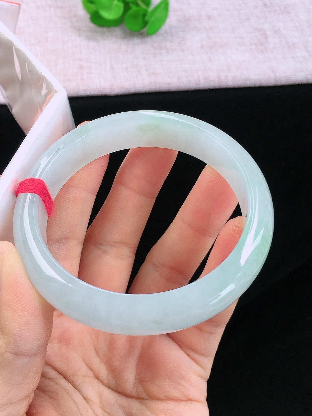 正圈60-61可戴，种老水足，尺寸60.2/13.8/8mm，底色大圈口正圈翡翠手镯..