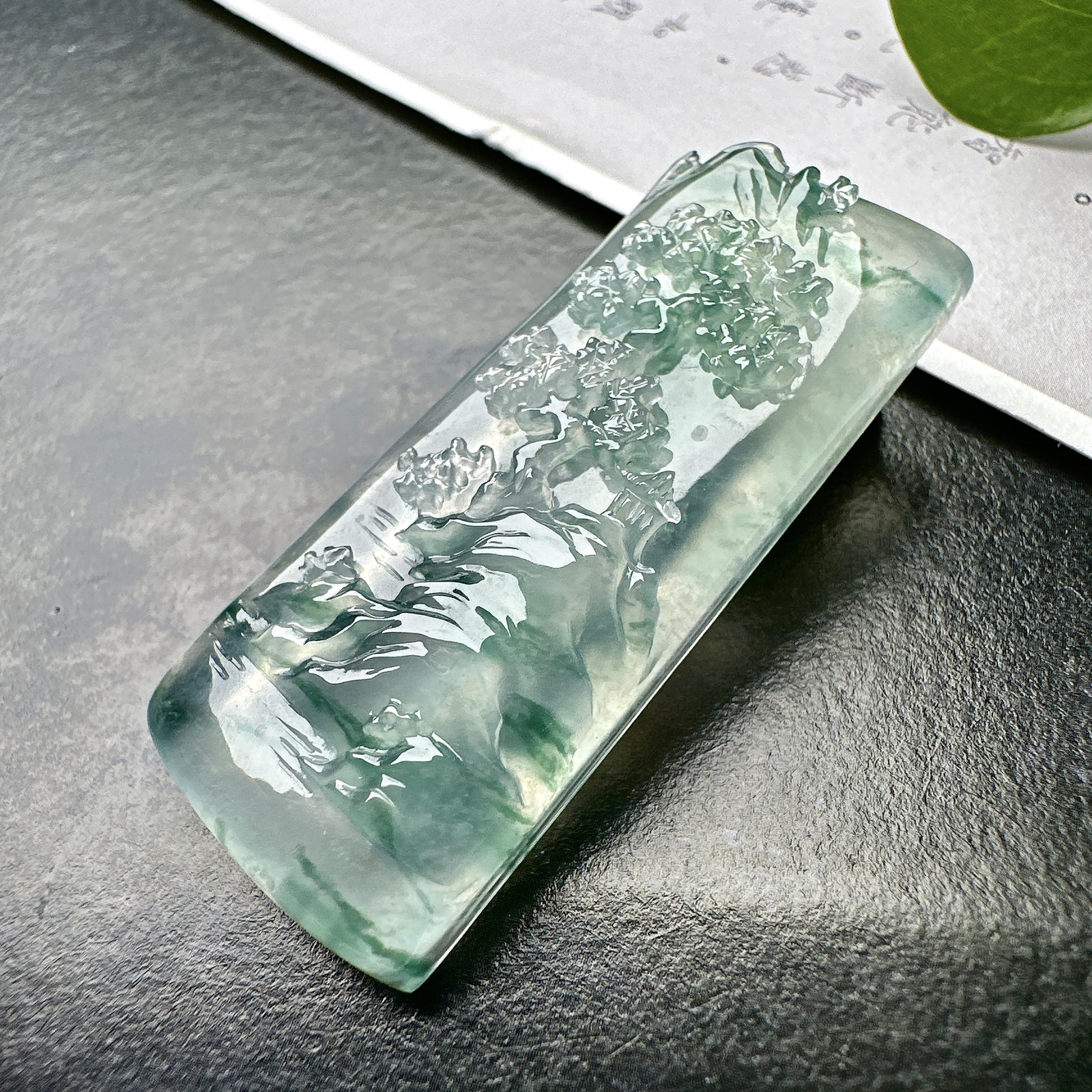 【冰种飘花山水】种地很不错，冰感十足，通透度好，画面感强烈，稀有的好山水
