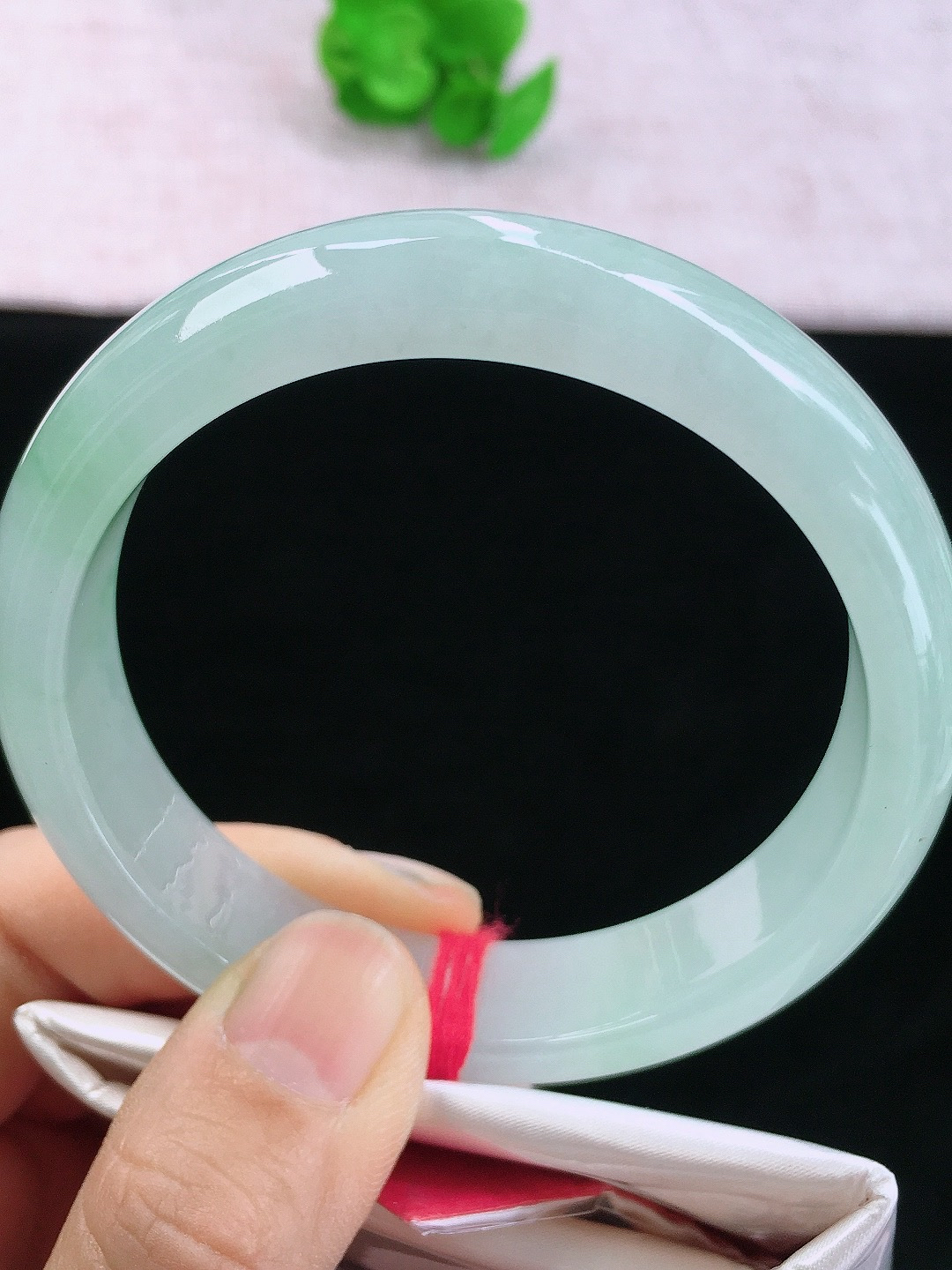 正圈60-61可戴，种老水足，尺寸60.2/13.8/8mm，底色大圈口正圈翡翠手镯..
