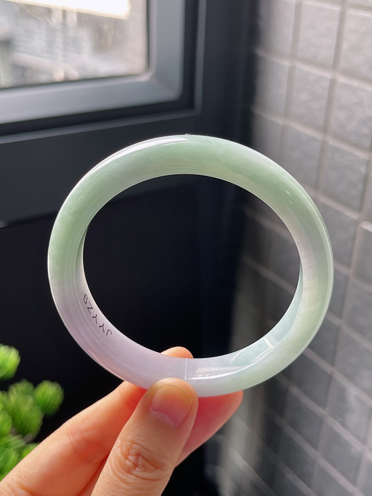 正圈60圈口，翡翠糯化种春带彩手镯