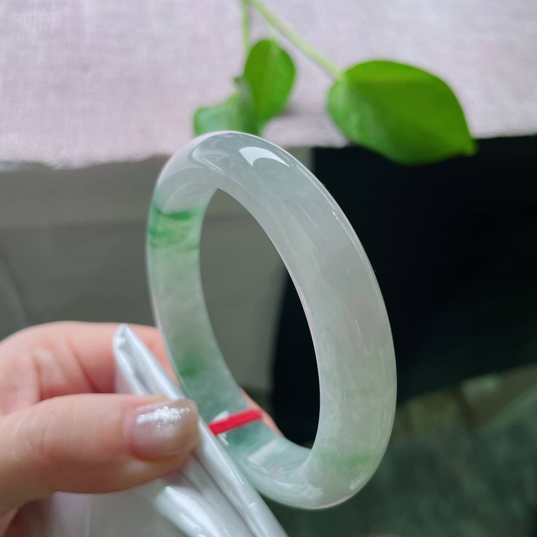 57/11.6/8.7飘花正圈，水润，清秀，像春水初生，在通透的底子上静静流淌，无裂，ss50750a