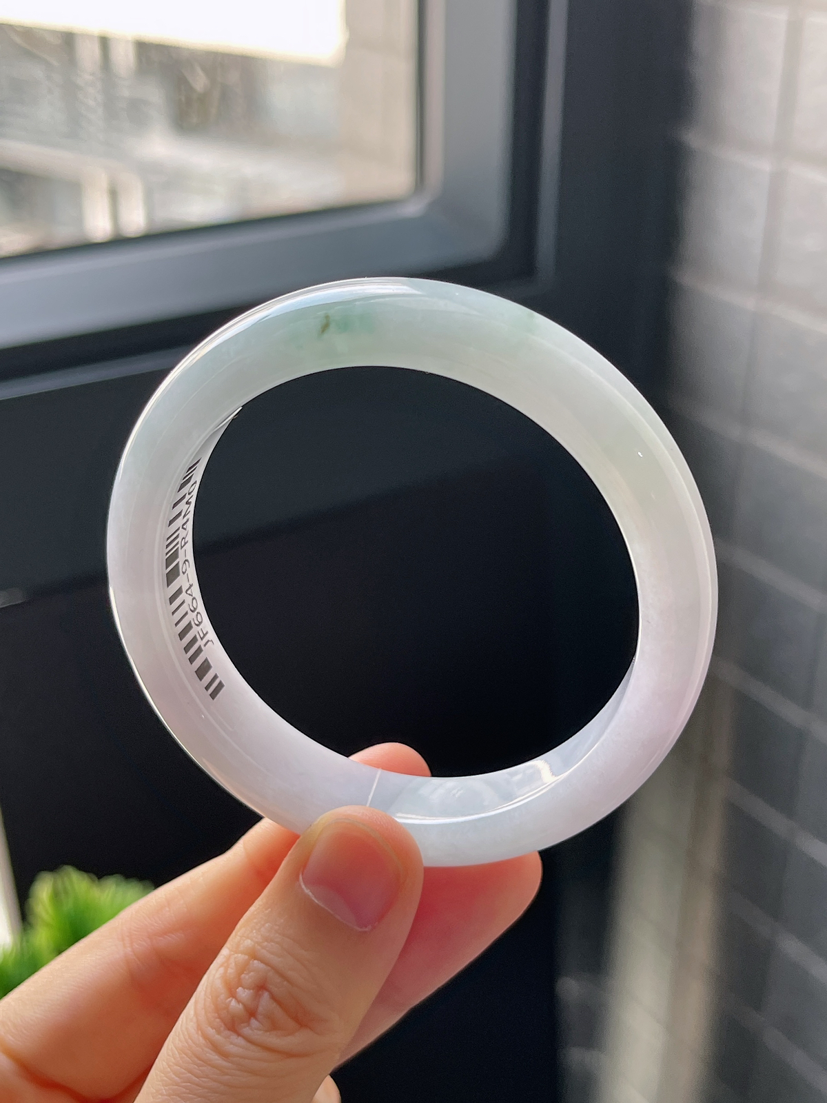 正圈53圈口，翡翠糯化种淡绿色手镯