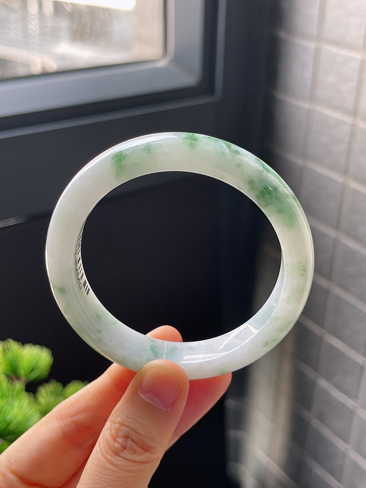 正圈55圈口，翡翠糯化种飘绿手镯