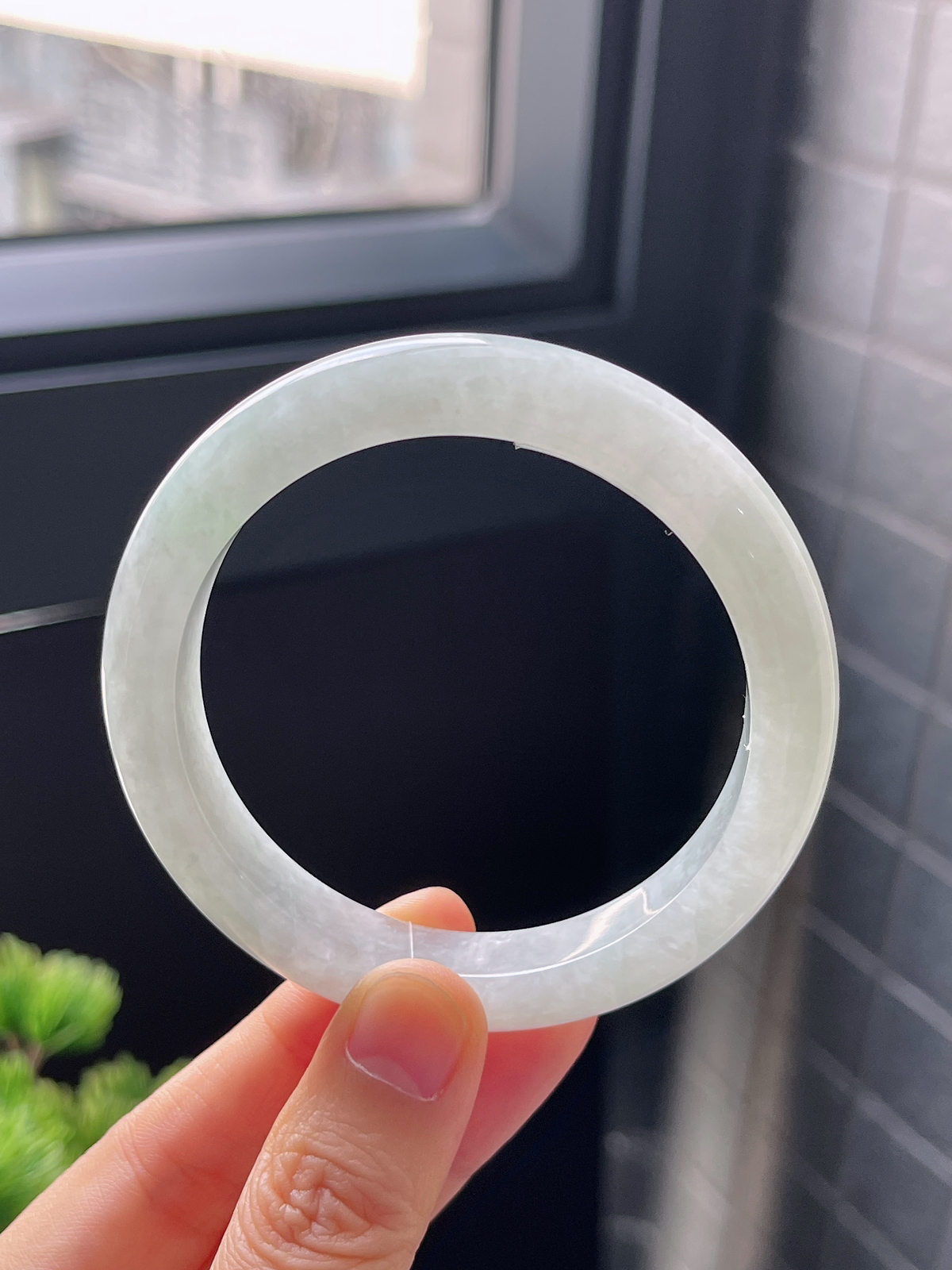 正圈54.6圈口，翡翠糯化种白色手镯