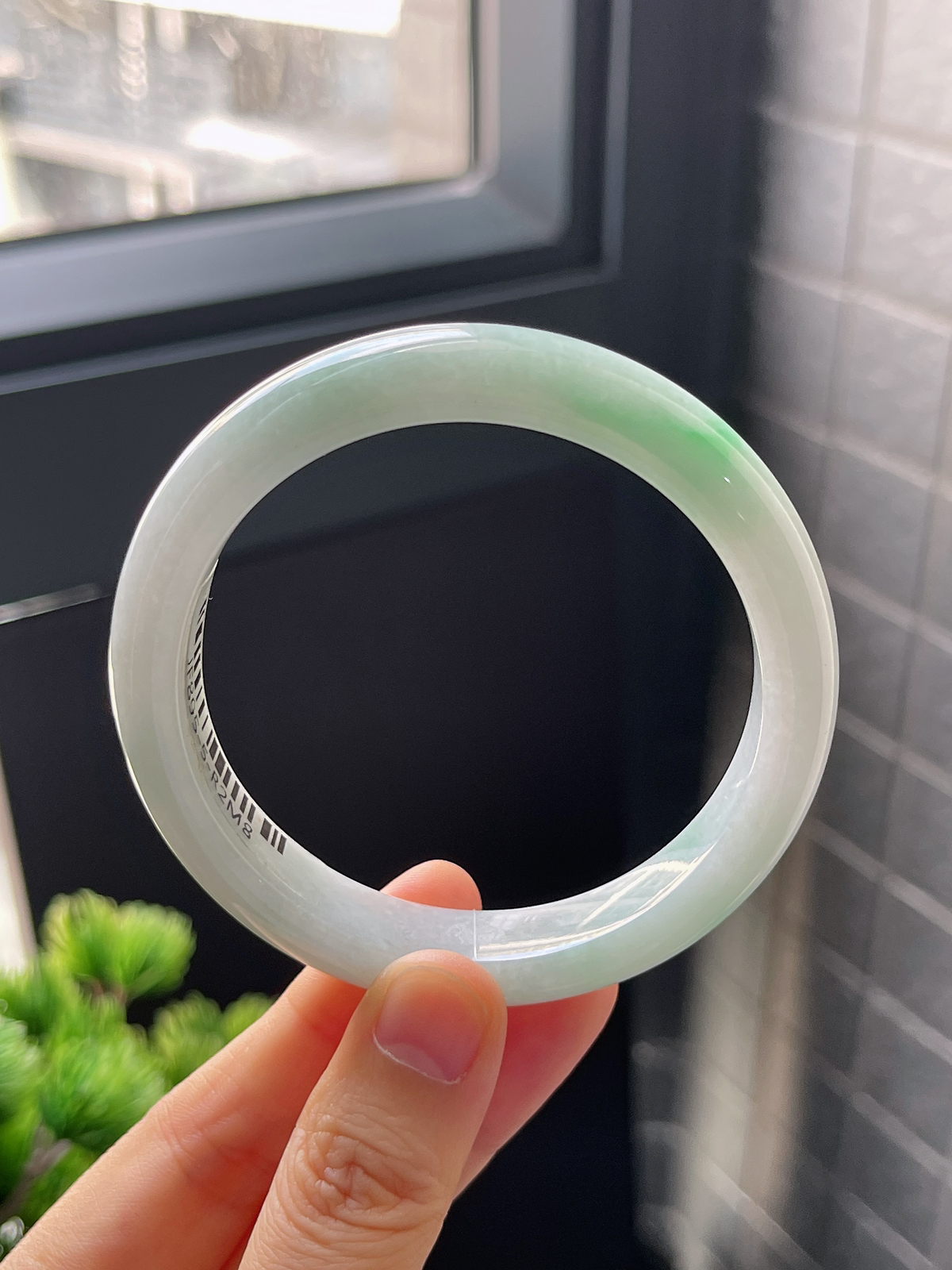 正圈57圈口，翡翠糯化种飘绿手镯
