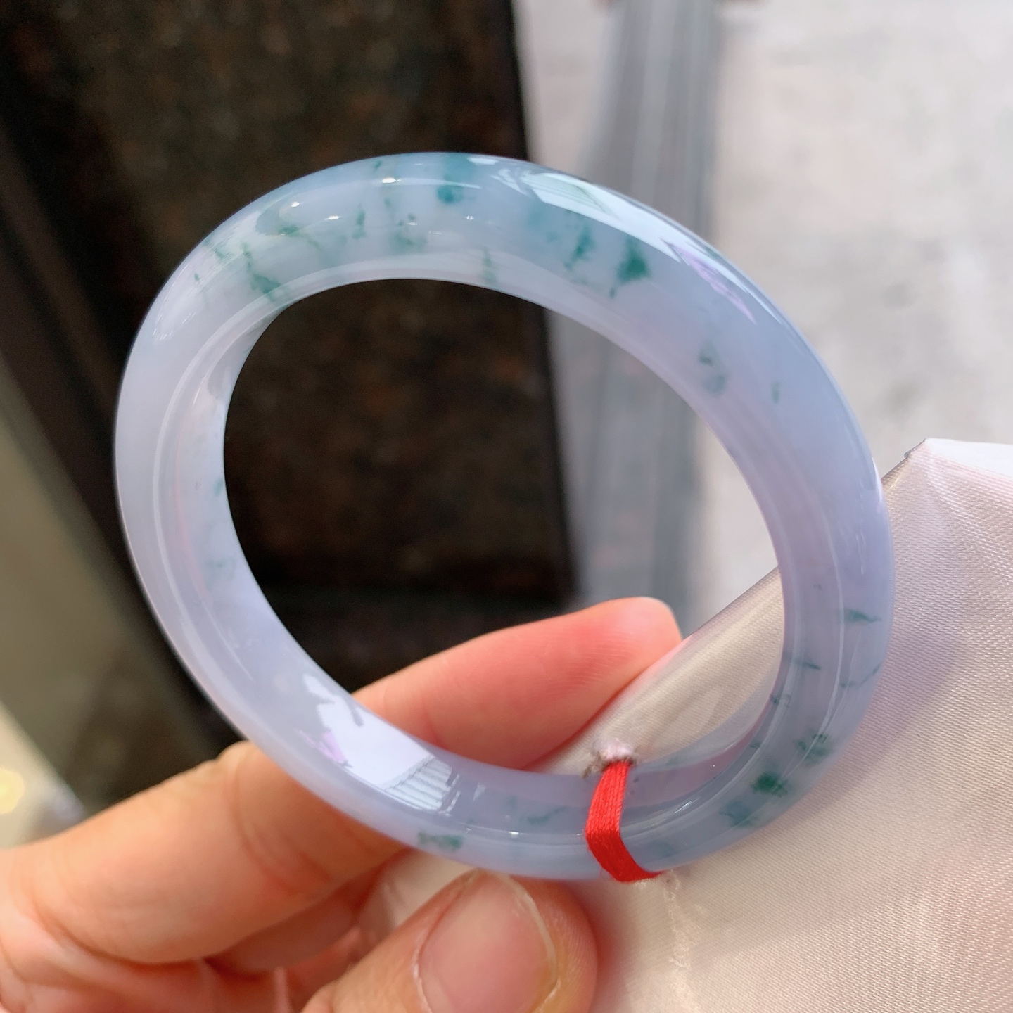 正圈蓝飘花 无裂 尺寸：52/9.4/8 见光不失