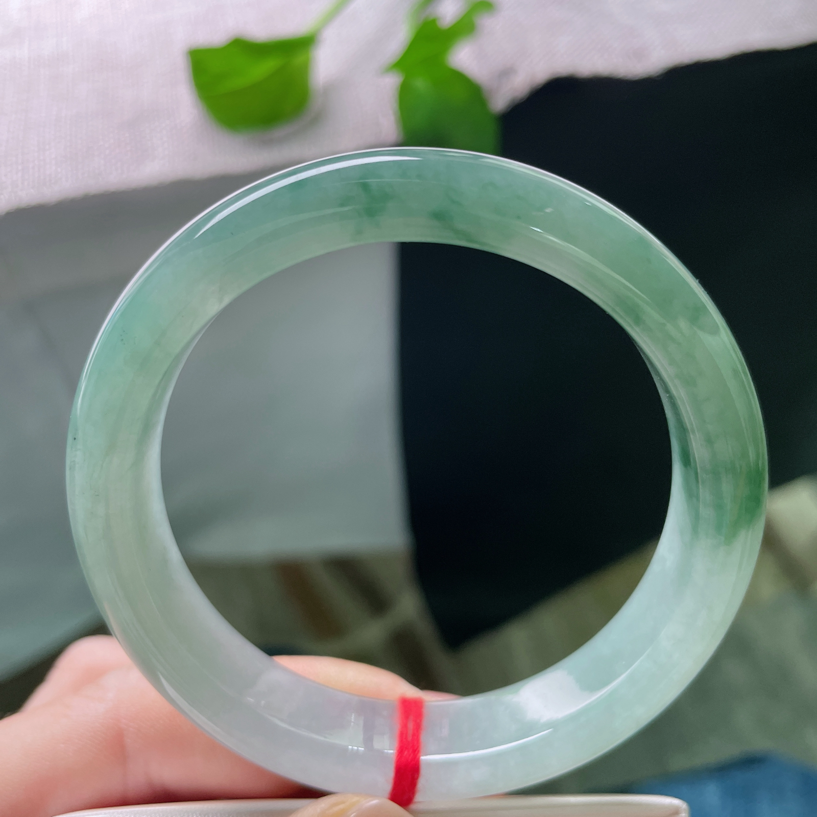 59.2/12.7/8.5，湖水蓝正圈， 飘花，种老，有种坠入深海的幽静，低调不张扬，ss51541