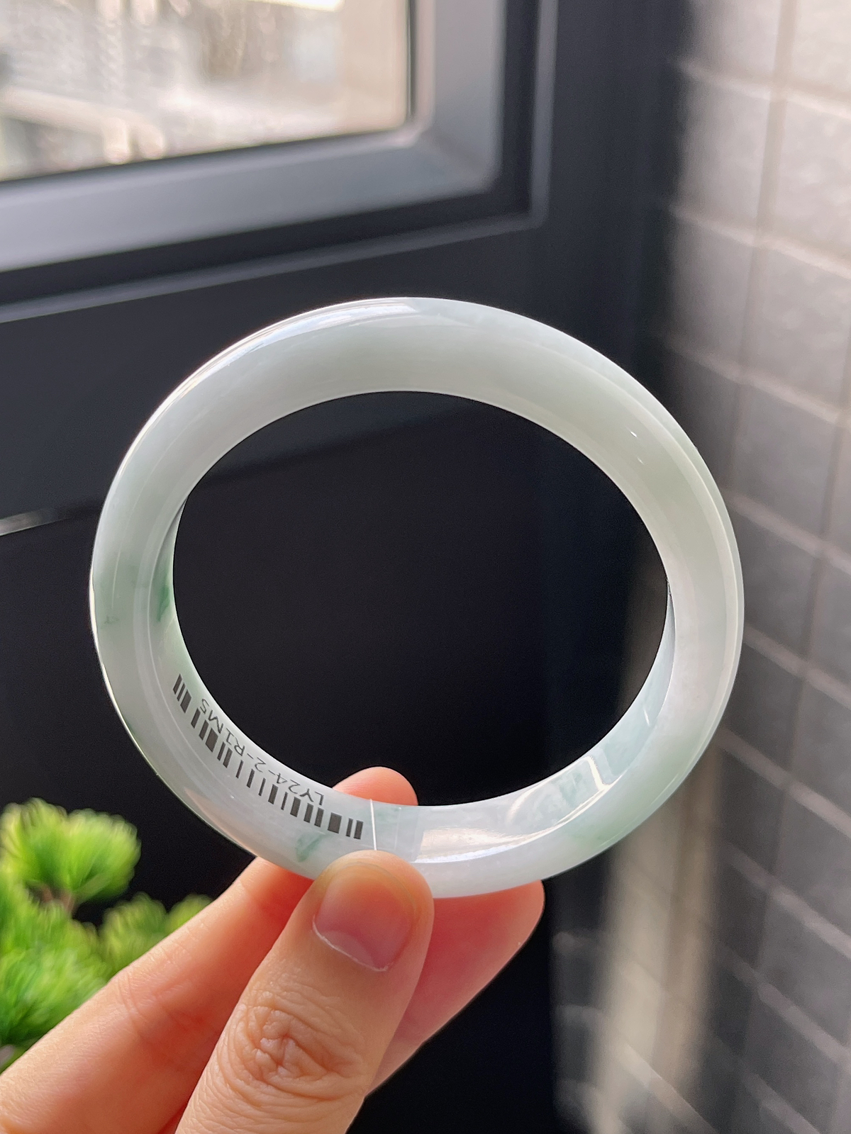 正圈57.2圈口，翡翠糯化种飘绿手镯