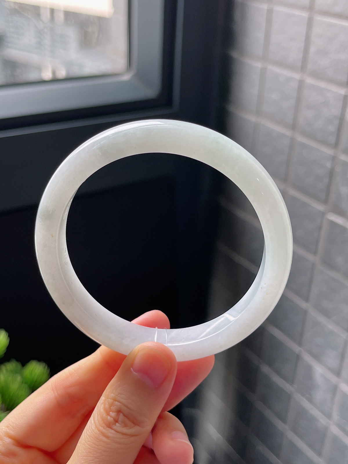 正圈59.2圈口，翡翠糯化种白色手镯