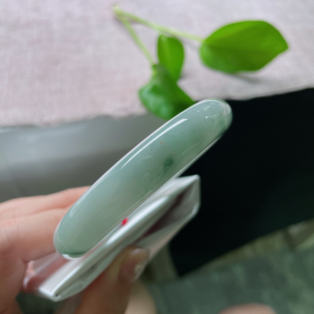 55.8/11.9/8.4飘花正圈，水润细腻，婉间温柔，典雅贵气，无裂，ss51313a