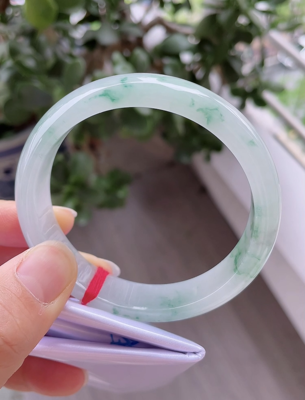 尺寸59.5/13.5/7.5mm，冰飘花大圈口正圈翡翠手镯..