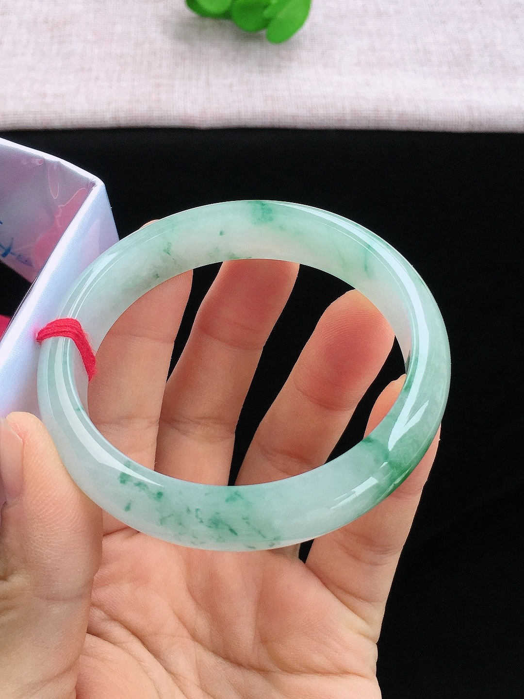 正圈59-60可戴，种老水足，尺寸59.5/13.5/7.5mm，冰飘花大圈口正圈翡翠手镯..