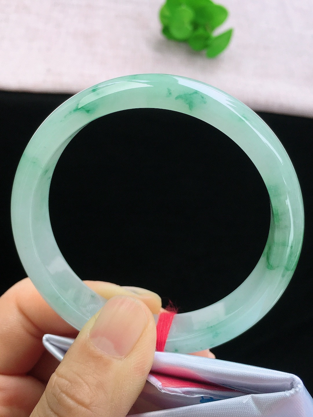 正圈59-60可戴，种老水足，尺寸59.5/13.5/7.5mm，冰飘花大圈口正圈翡翠手镯..