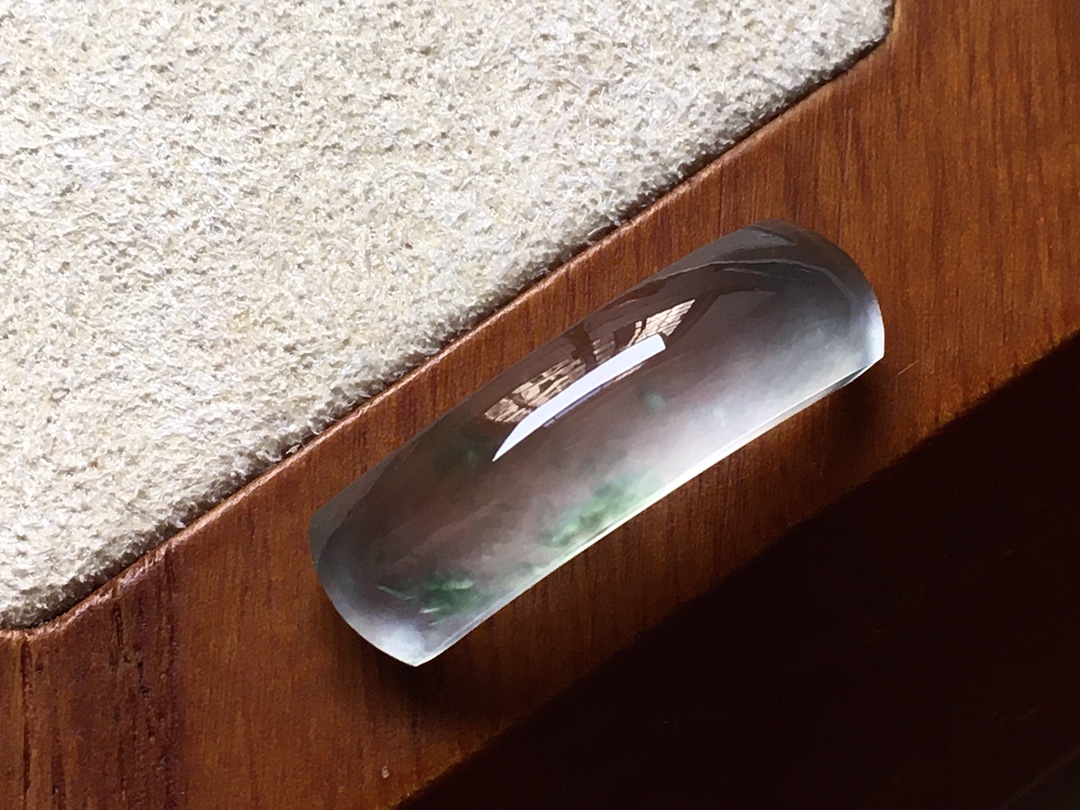 ️ 玻璃种飘花马鞍 冰透起光感，飘花色泽漂亮，尺寸20.7*6*4
