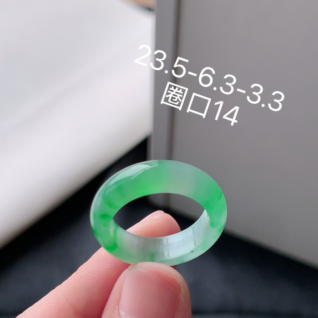 冰飘绿戒圈 冰润细腻 种色饱满佩戴落落大方 货号98509，3.5-6.3-3.3