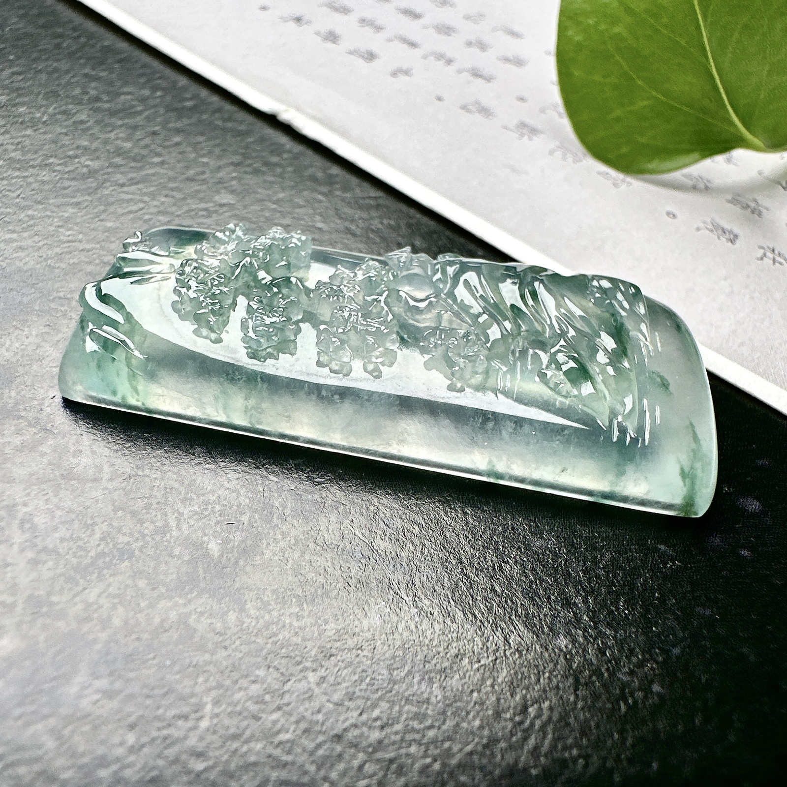 【冰种飘花山水】种地很不错，冰感十足，通透度好，画面感强烈，稀有的好山水