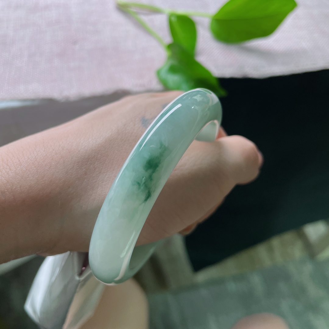 55.8/11.9/8.4飘花正圈，水润细腻，婉间温柔，典雅贵气，无裂，ss51313a